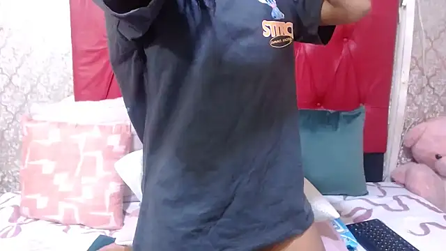 Snapshot of BondiBitch chatting on 19, 9, 2025 BondiBitch online show from 19, 9, 2025