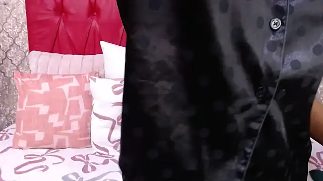 Snapshot of BondiBitch chatting on 24, 9, 2025 BondiBitch online show from 24, 9, 2025