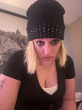 Snapshot of KITTYBOOBOOFUXX chatting on 12, 4, 2026 KITTYBOOBOOFUXX online show from 12, 4, 2026