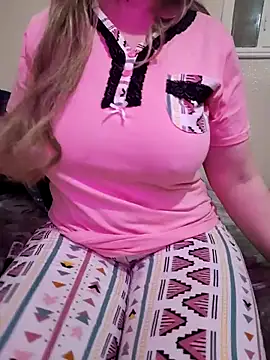 Snapshot of queen_belisima1 chatting on 21, 4, 2026 queen belisima1 online show from 21, 4, 2026