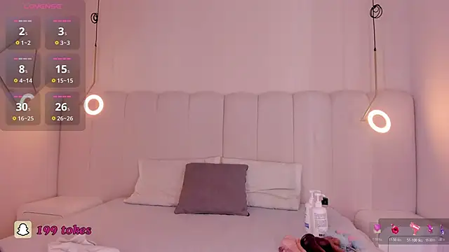 Snapshot of riri_candy chatting on 8, 4, 2026 riri candy online show from 8, 4, 2026