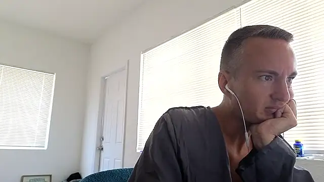 Snapshot of TheDaddy005 chatting on 15, 5, 2026 TheDaddy005 online show from 15, 5, 2026