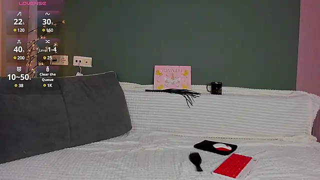 Charlotte Woods online show from 17, 3, 2025