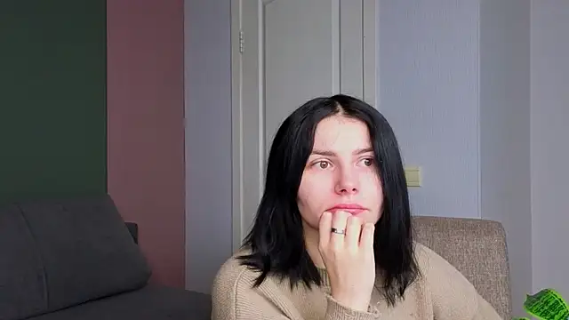 Charlotte Woods online show from 14, 11, 2025