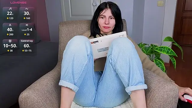 Charlotte Woods online show from 4, 12, 2025