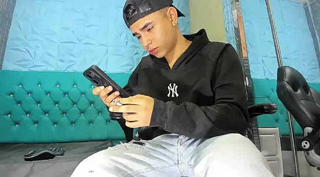 NohaCollens online show from 19, 3, 2025