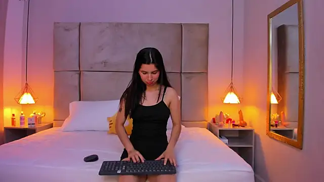 Snapshot of lucianasmith_ chatting on 27, 9, 2025 lucianasmith online show from 27, 9, 2025