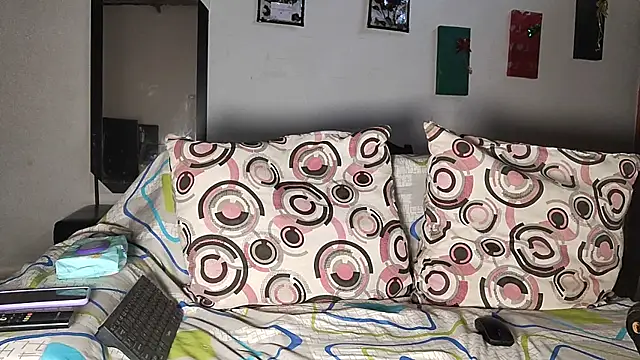 Snapshot of Milu_curly chatting on 25, 2, 2026 Milu curly online show from 25, 2, 2026