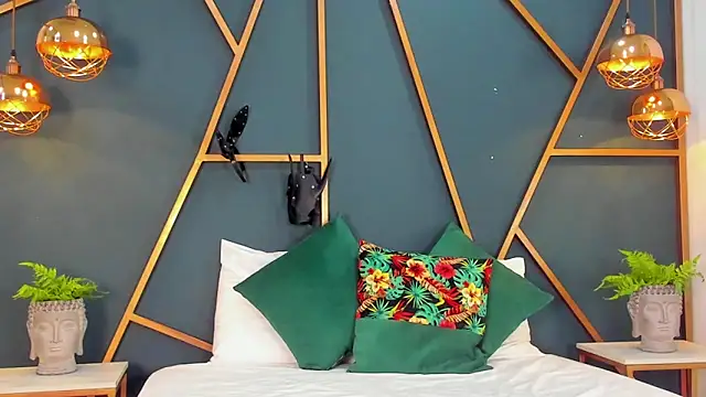 Lia Valmont online show from 2, 3, 2026