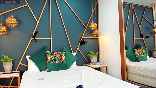 Lia Valmont online show from 7, 3, 2026