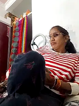 Snapshot of Hotty-Nidhi chatting on 4, 12, 2025 Hotty-Nidhi online show from 4, 12, 2025