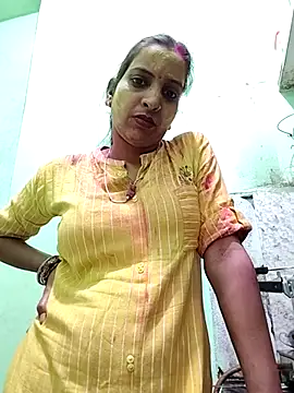 Hotty-Nidhi online show from 4, 3, 2026