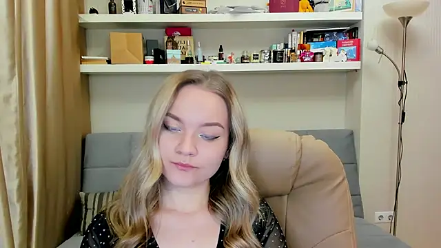 Kara Smith  online show from 13, 12, 2024