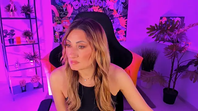 SarahAlluring online show from 22, 3, 2025