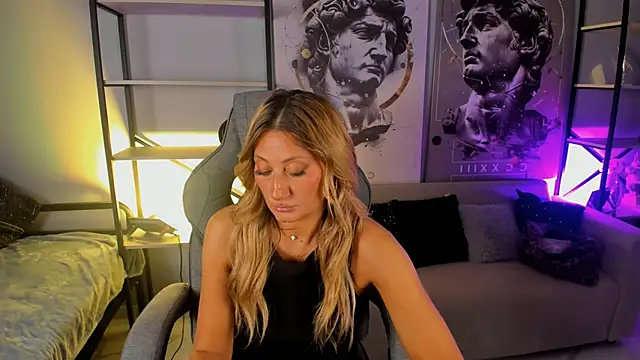 SarahAlluring online show from 13, 9, 2025