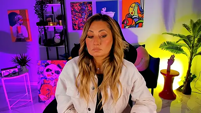 SarahAlluring online show from 14, 9, 2025