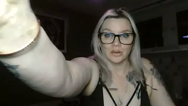 Snapshot of Curvy-Cleo chatting on 14, 3, 2025 Curvy-Cleo online show from 14, 3, 2025