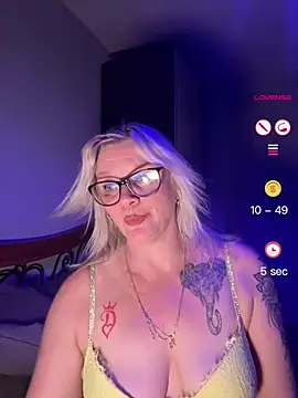 Snapshot of Curvy-Cleo chatting on 14, 7, 2026 Curvy-Cleo online show from 14, 7, 2026