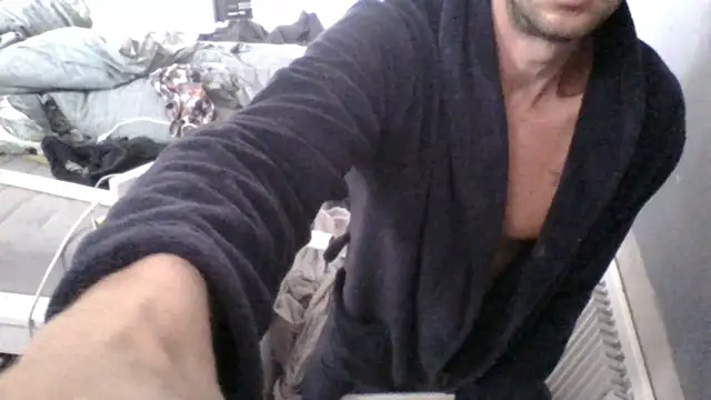 Snapshot of Nick-Ox chatting on 11, 4, 2026 Nick-Ox online show from 11, 4, 2026