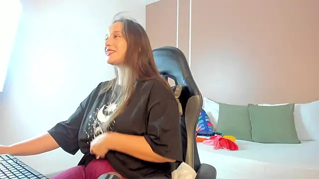 sophia martinezz  online show from 16, 9, 2025