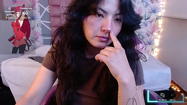 Snapshot of Asaray_T chatting on 22, 11, 2025 Asaray T online show from 22, 11, 2025