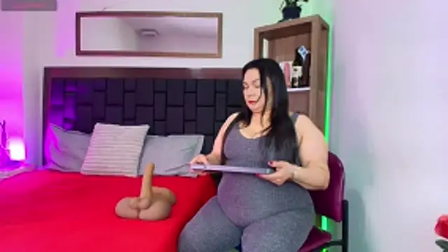 Snapshot of EllenaBoobs_ chatting on 3, 6, 2026 EllenaBoobs online show from 3, 6, 2026