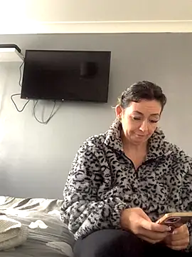 Snapshot of GoldenSquirter chatting on 28, 11, 2025 GoldenSquirter online show from 28, 11, 2025