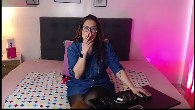 Rose Thompson1 online show from 28, 2, 2026