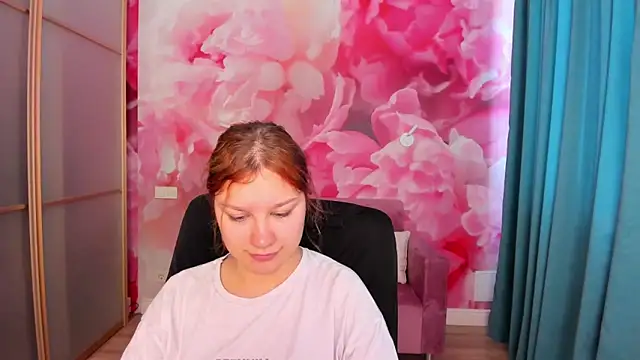 AngelinaLow online show from 17, 5, 2026