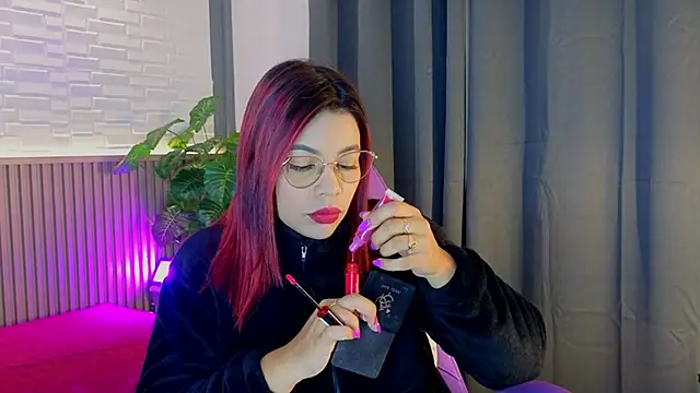 TiffanyWalk online show from 14, 10, 2025