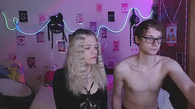 Snapshot of Your_Horny_Friends chatting on 12, 9, 2025 Your Horny Friends online show from 12, 9, 2025