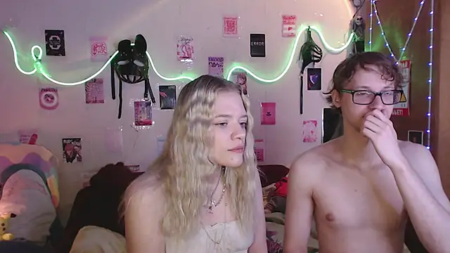 Snapshot of Your_Horny_Friends chatting on 13, 9, 2025 Your Horny Friends online show from 13, 9, 2025