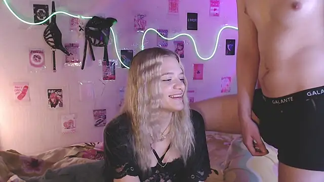 Snapshot of Your_Horny_Friends chatting on 3, 10, 2025 Your Horny Friends online show from 3, 10, 2025