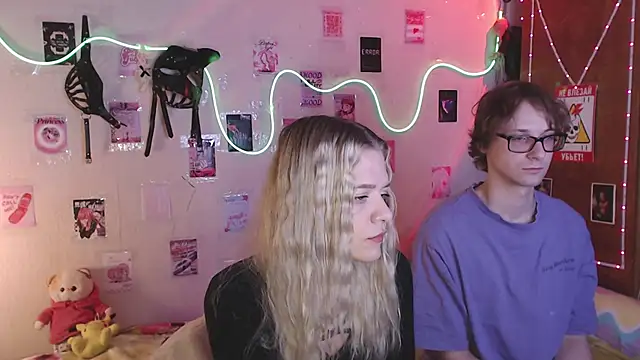 Snapshot of Your_Horny_Friends chatting on 6, 10, 2025 Your Horny Friends online show from 6, 10, 2025