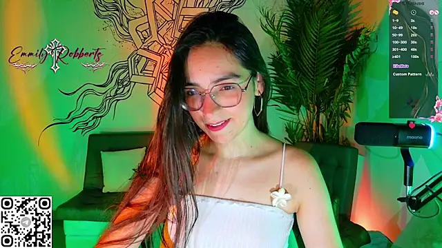 Snapshot of Emmi_Roberts chatting on 25, 4, 2026 Emmi Roberts online show from 25, 4, 2026