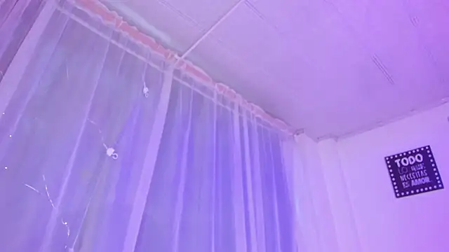 Pretty Johnson  online show from 22, 11, 2025