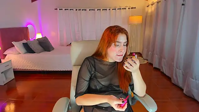 Snapshot of karla_hill_28 chatting on 31, 10, 2025 karla hill 28 online show from 31, 10, 2025