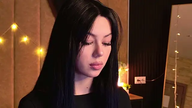 Leya Foxhall online show from 11, 11, 2025