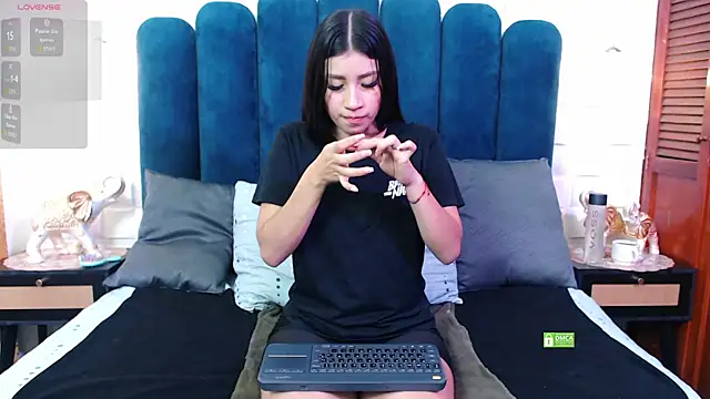 Lili Opal online show from 16, 10, 2025