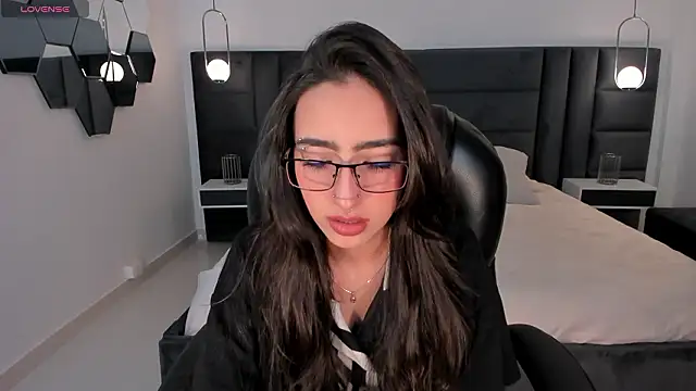 Snapshot of LarisaSmirnov chatting on 1, 2, 2026 LarisaSmirnov online show from 1, 2, 2026