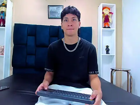 Jhojan twink online show from 21, 11, 2025