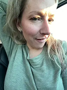 LittleMsMILF online show from 4, 3, 2026