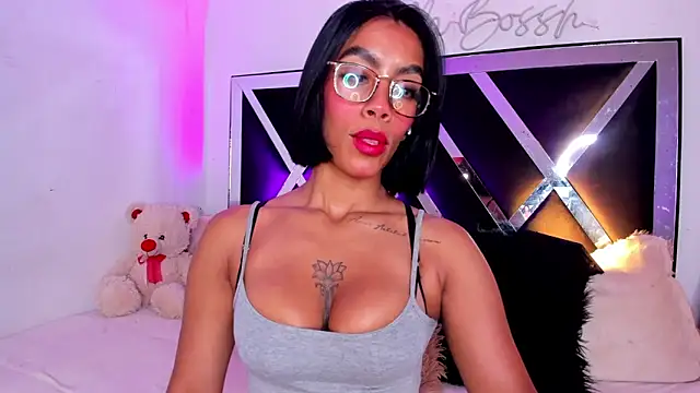 Snapshot of Fiorella-Bossh chatting on 10, 10, 2025 Fiorella-Bossh online show from 10, 10, 2025