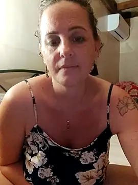 Snapshot of emiliemilf chatting on 26, 4, 2026 emiliemilf online show from 26, 4, 2026