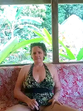 Snapshot of emiliemilf chatting on 1, 6, 2026 emiliemilf online show from 1, 6, 2026
