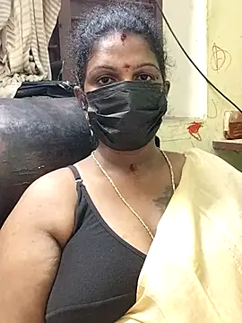 Snapshot of poojaa-rani chatting on 4, 11, 2025 poojaa-rani online show from 4, 11, 2025