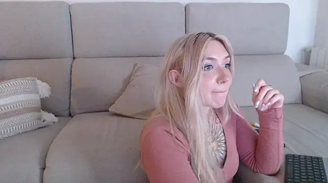 tattoobbgirl online show from 18, 9, 2025