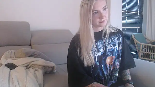 tattoobbgirl online show from 8, 11, 2025