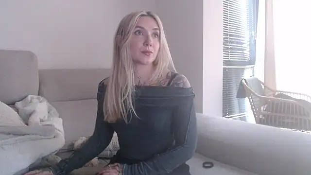 tattoobbgirl online show from 14, 11, 2025