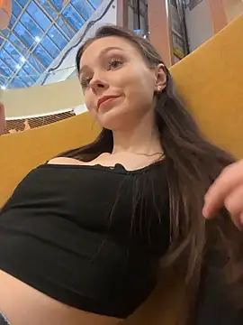 MilaBee online show from 5, 11, 2025